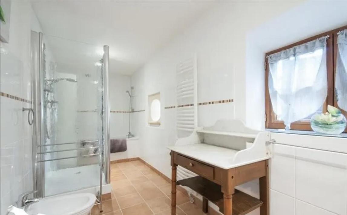 Le Domaine De Camberoux Gite Bressac Room photo